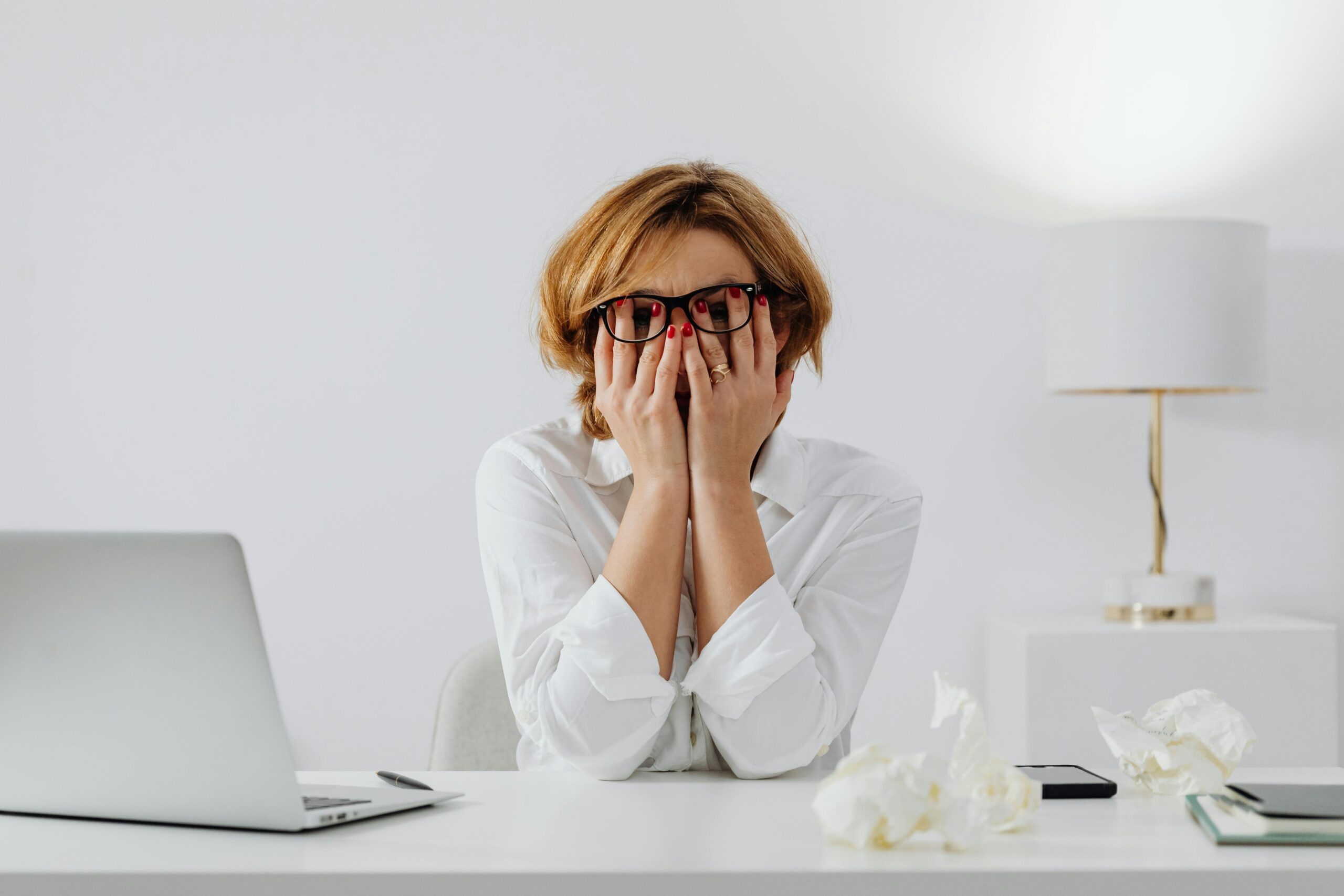 femme au bord du burn-out
